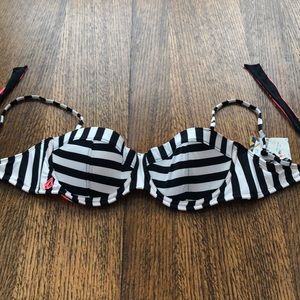 NWT Volcom women’s bikini top